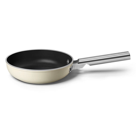 Poêle SMEG FPF2002CRM 20 cm crème, aluminium forgé, céramique sans PFAS, tous feux dont induction