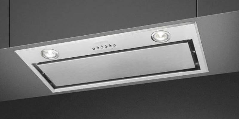 Hotte groupe filtrant Smeg KSEG58PXE, intégrée en inox, 606 m³/h, 3 vitesses, éclairage LED, classe A